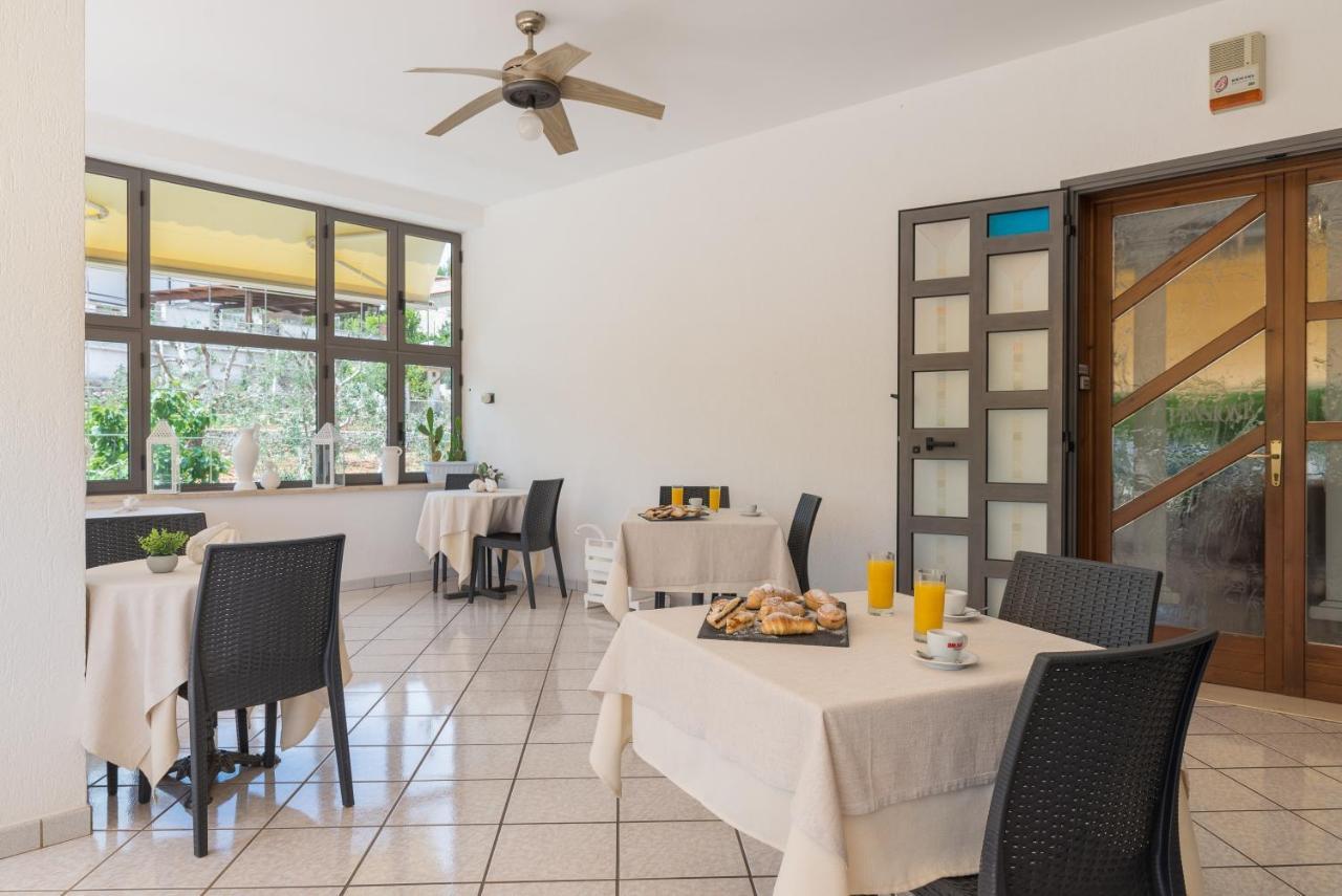 Piccolo Hotel Villa Rosa 오스투니 외부 사진